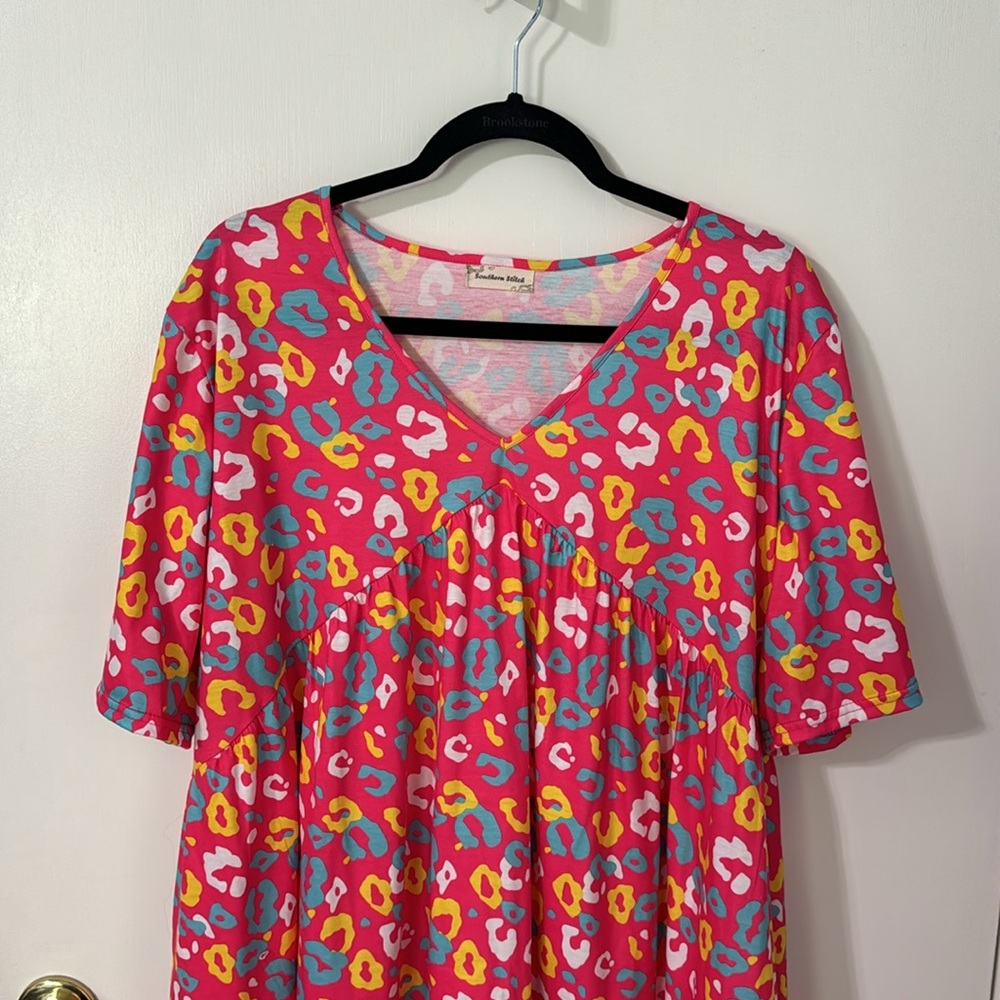 Colorful cheetah Southern Stitch top - Picture 2 of 16
